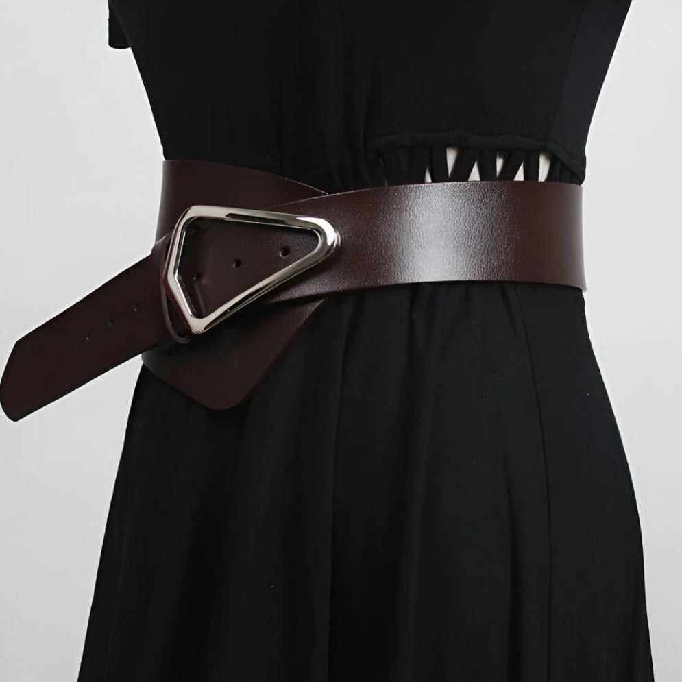 Ceinture Large XXL à Boucle Triangulaire Modèle Caia - La Ceinturerie
